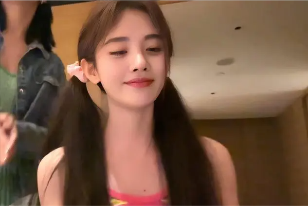 万万没想到,30岁鞠婧祎会以这种方式翻车,网友:不怪别人想歪