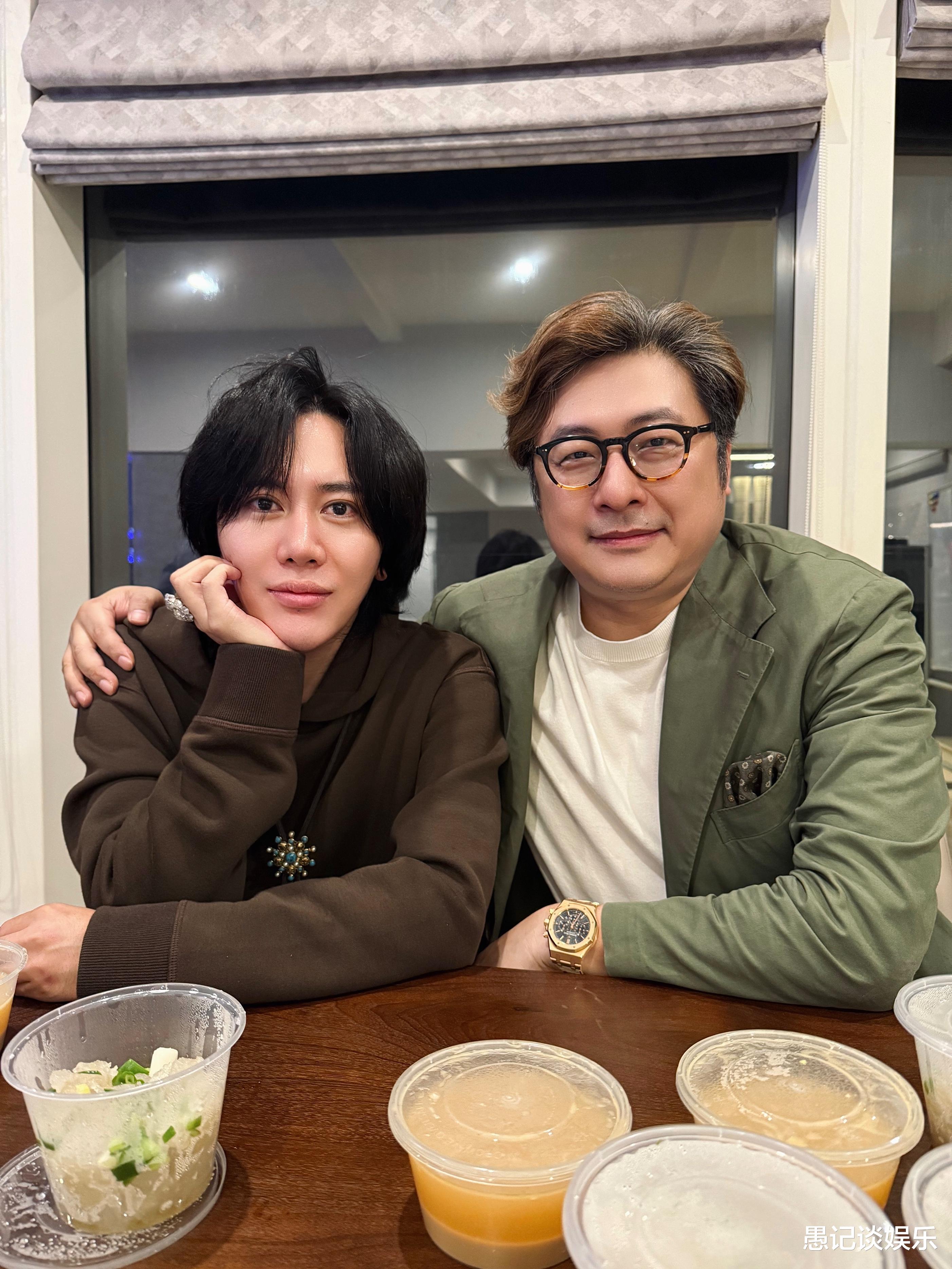 网传王红权星落魄回乡,眼神忧郁状态欠佳,实则生活依旧精彩