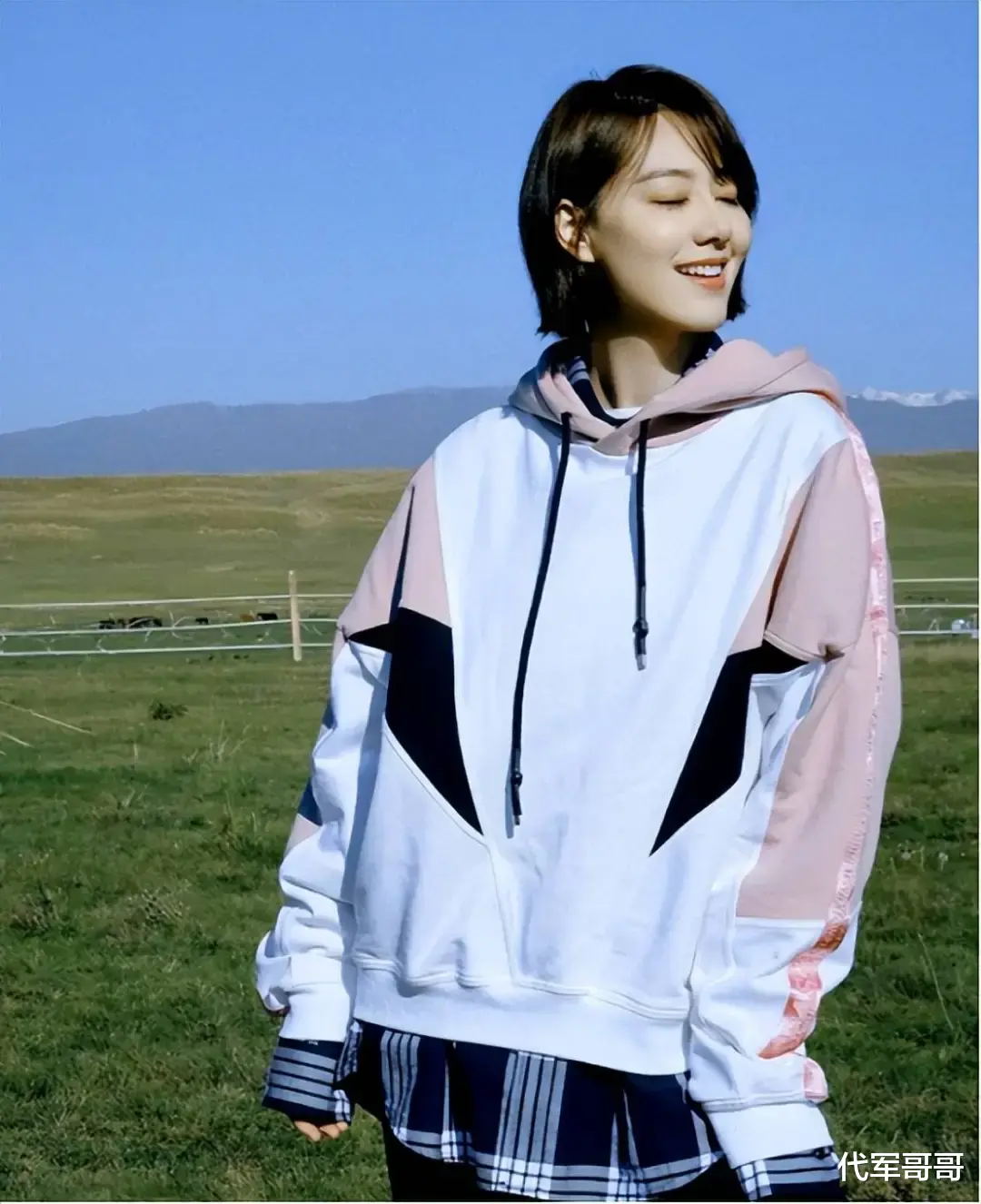 私生活混乱？遭央视“开除”？被传与小尼结婚的她，如今怎样了