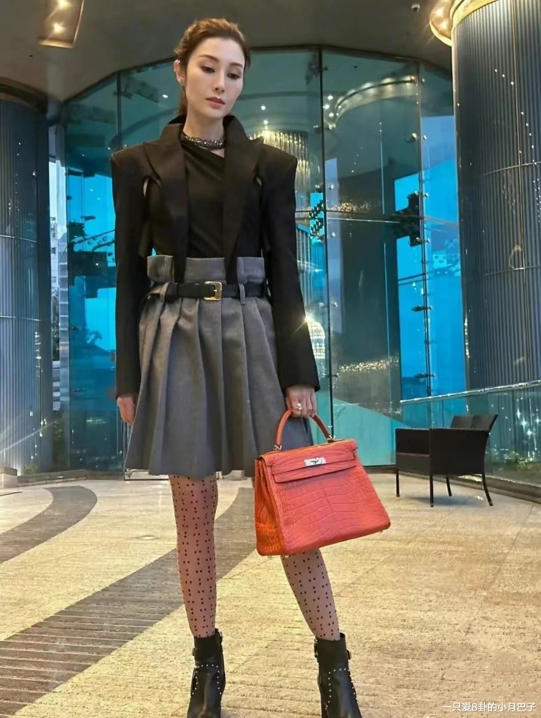 上帝给了她美貌却没有给她审美！盘点李嘉欣100套丑衣服，请避雷