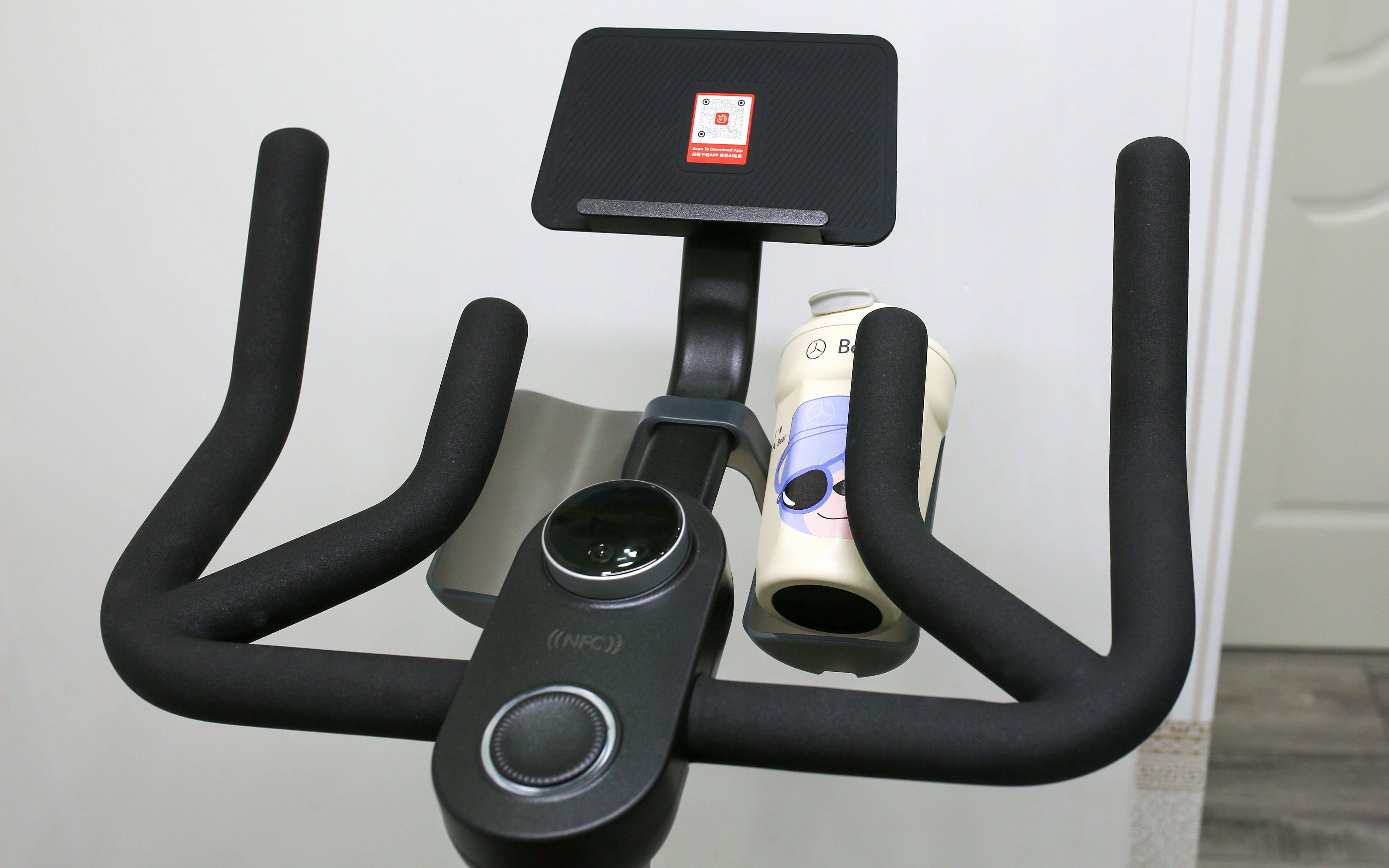 骑上野小兽V5 动感单车，开启家庭健身高效又舒适的在家健身选择