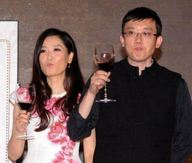 一个嫁经纪人,一个娶新疆女孩,曾毅玲花组合27年活该成传奇