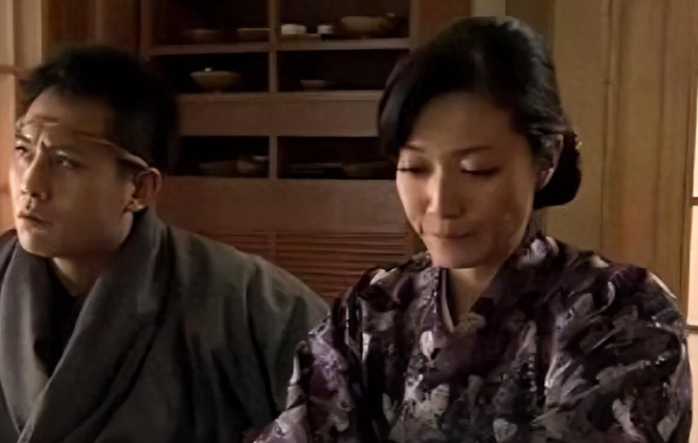 日本演员来中国跑龙套十年，靠《伪装者》走红，二次嫁给中国小伙