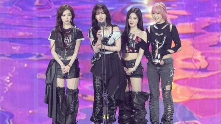 aespa时隔三年再获“金唱片”大赏，NewJeans抱回两个奖杯