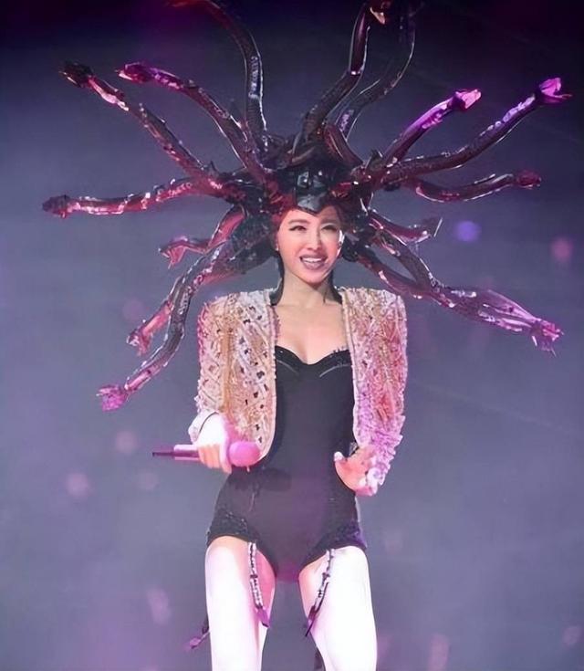 有种尴尬叫“得罪造型师”,大牌明星的奇葩造型,一个比一个辣眼