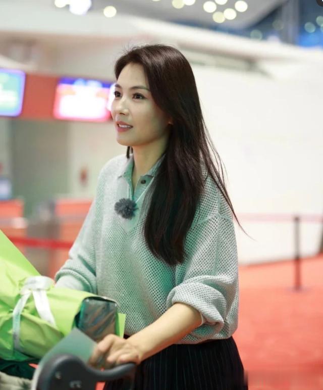 瓜子脸已经out了，“富贵脸”才真有气质！看完对比图你就懂了