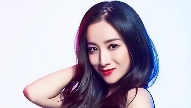 何珺：实名举报张艺谋背上“污名”，12年了，内娱还欠她一声道歉