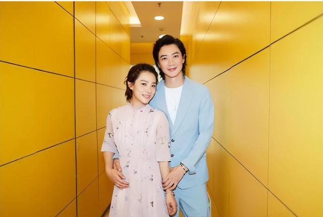 刘璇丈夫胖得油腻!她发福后似阔太,踩20cm高跟仍比丈夫矮半截