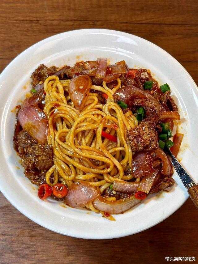 爱吃面的人可别错过这3种做法，酱香浓郁有弹性，吃完一碗又一碗