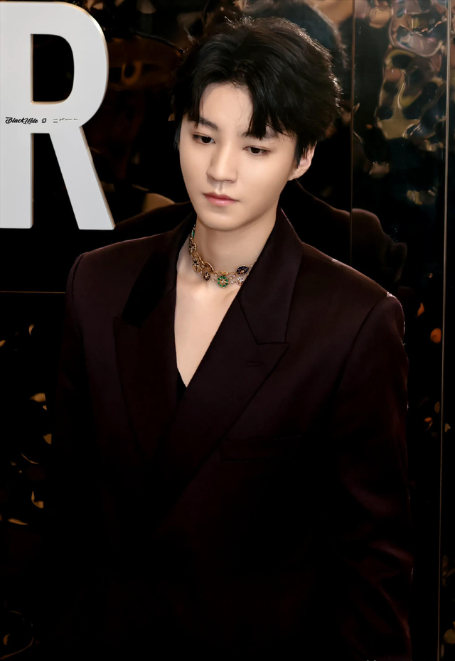 北京这一夜,帅到失语的邓为、于适生图出圈,连王俊凯都黯然失色