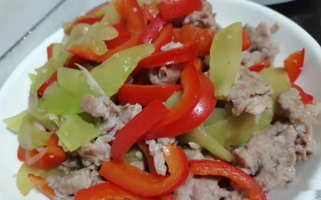 味精真是太神奇了，什么菜只要一点味道都鲜活了，很多人怕不敢用