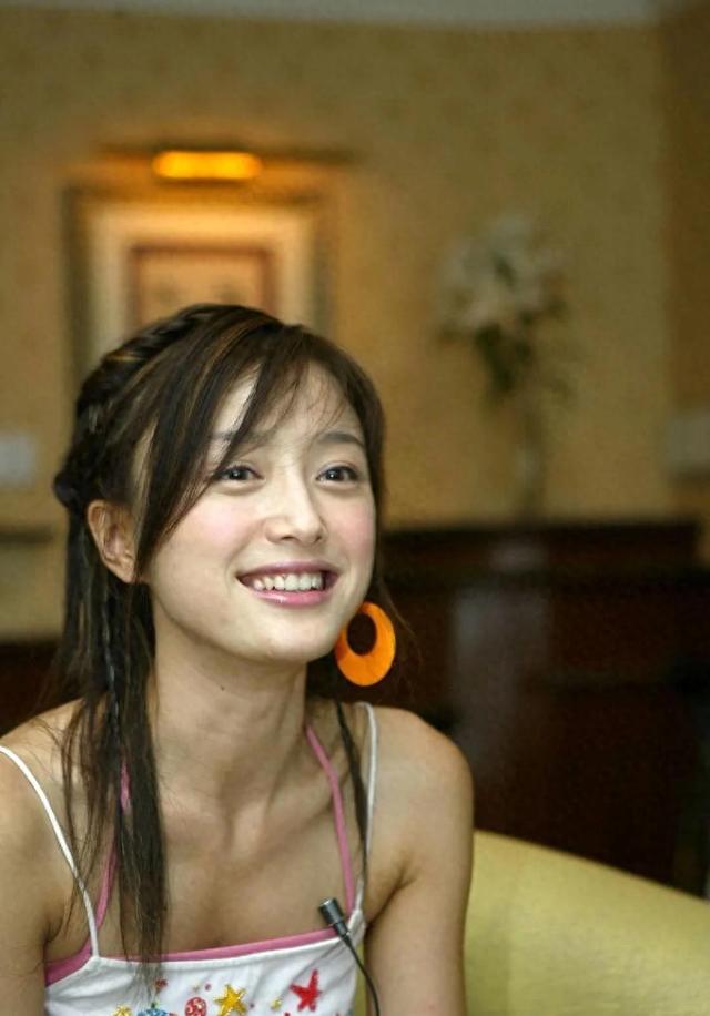 早期没有美颜和滤镜的时代,大眼睛的秦岚有没有吸引到你?