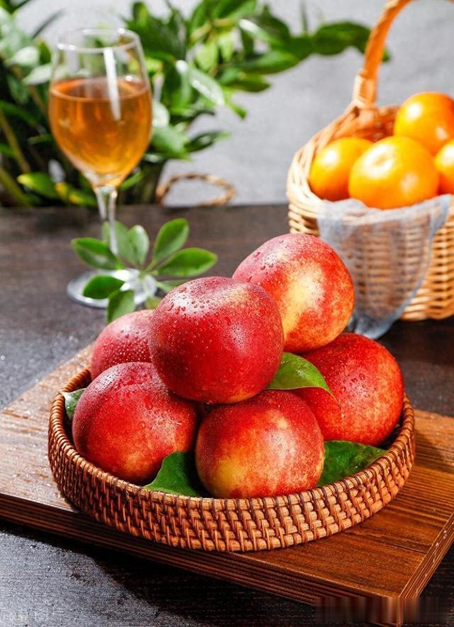 适量进食油桃并不会增加体重,反之,有助于减肥。