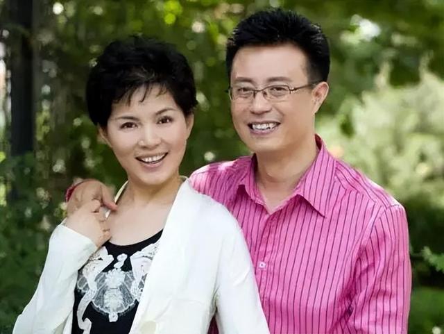 白燕升：曾是央视主持人，妻子结婚后不幸瘫痪，现如今儿女双全