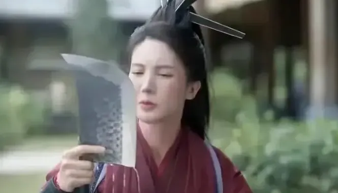 王楚然10年前原来长这样！和现在完全不像，网友直呼：这是整了？