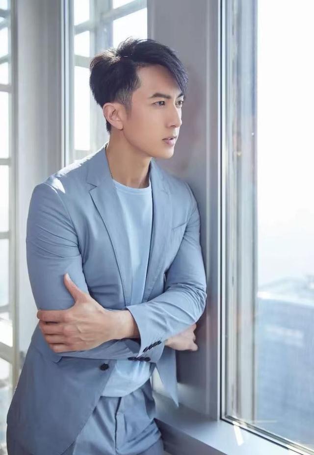 表面是艺人，实际是阔少的4位男明星，混的不好就得回家继承家产