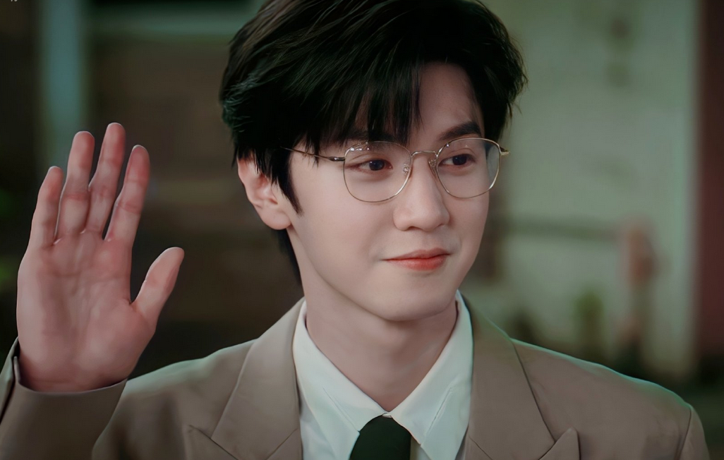 想不通!明明长着一张相似脸,一个最终成顶流,一个却死活红不了