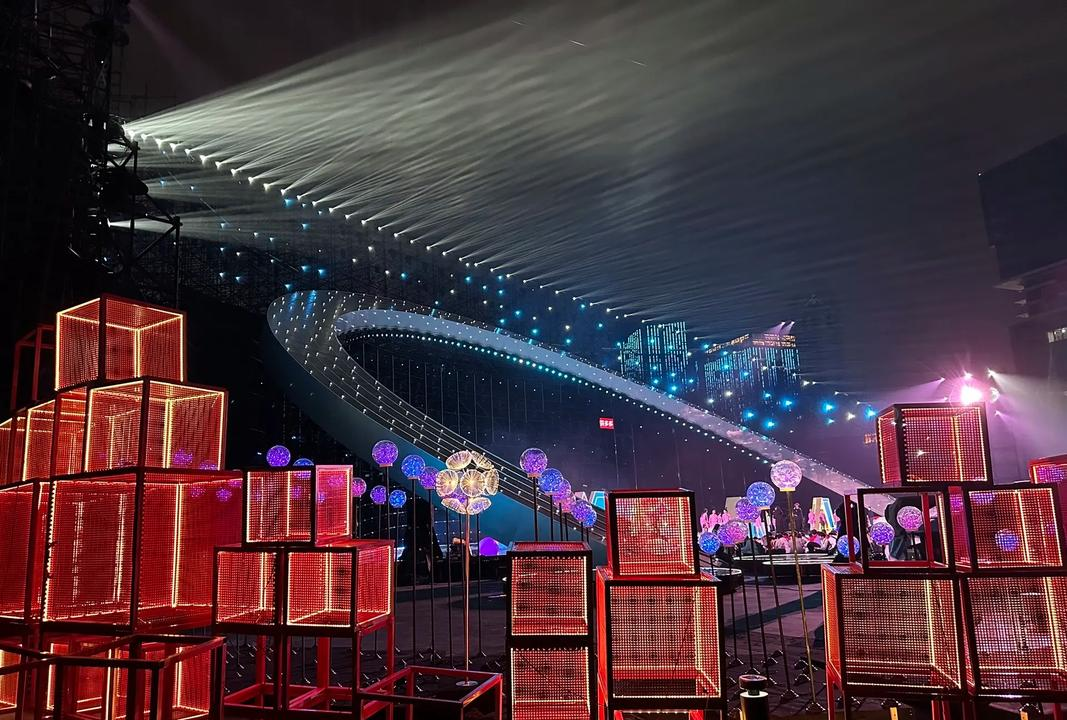 2025跨年晚会又是一堆假唱,演员乱嚎,网友喊话:不会唱就别上