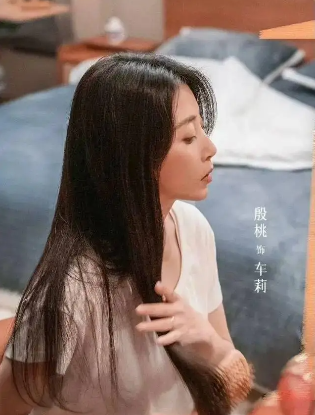 45岁殷桃因新剧口碑下滑！曾因分手八卦不断，成名之路太坎坷？