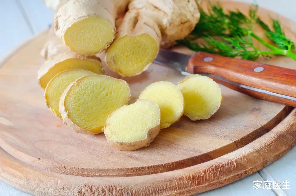 生姜配一宝，口臭、便秘、老胃病全赶跑！但2类人别碰，吃进去就是“毒”