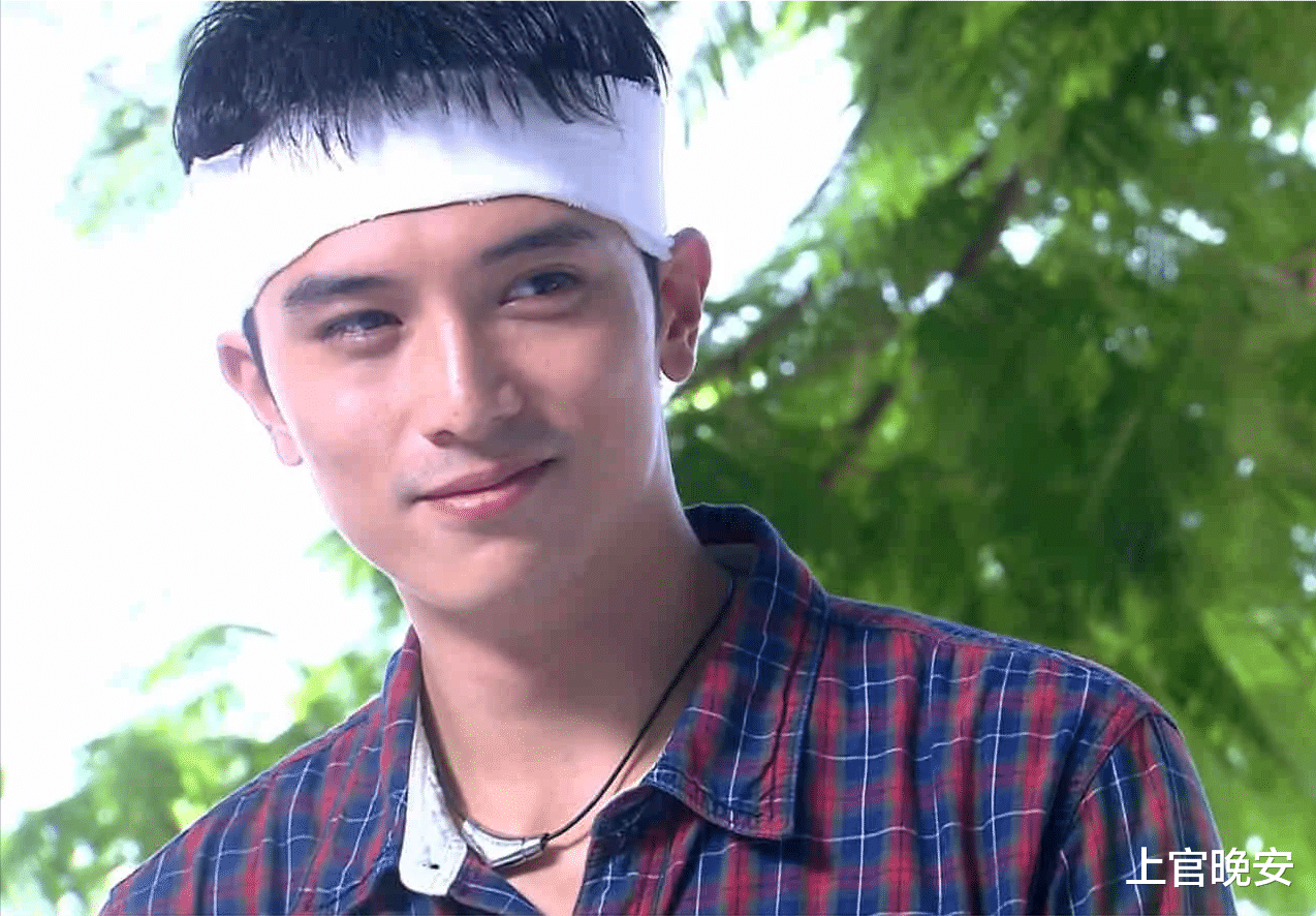 “天生桃花眼”的男星只服这6位，眉目传情自带苏感，看狗都深情