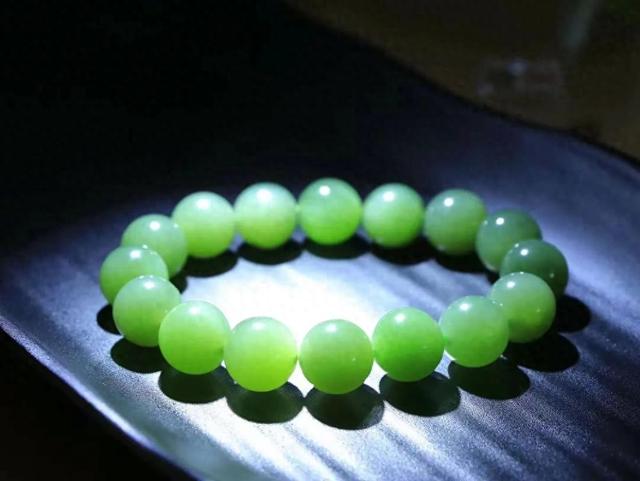 玉之灵性：深度解析养玉之道，让玉成为你的灵魂伴侣！