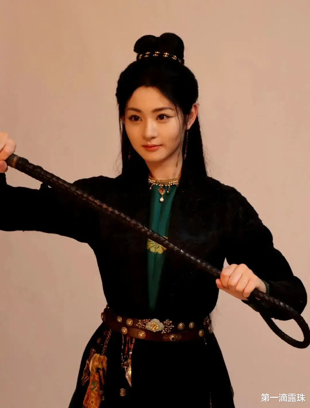 于正又出爆款!《墨雨云间》又爽又烂,网友一边吐槽一边追得飞起