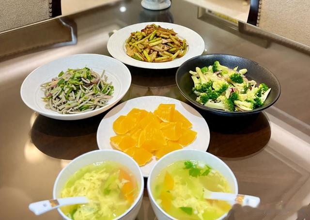 北京退休兩口子，曬每天晚餐走紅，網(wǎng)友表示：是我向往的退休生活