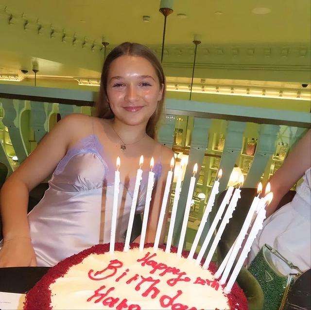 贝克汉姆搂抱13岁小七引争议,父爱如山和行为过界?网友:难接受