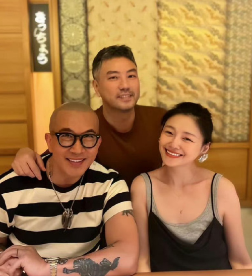 一件透视裙,将大S的尴尬境况,展现的淋漓尽致