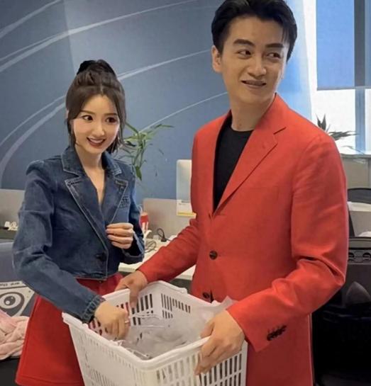 陈晓出轨毛晓彤爆料升级！两人更多互动被扒，网友直言去年已听说