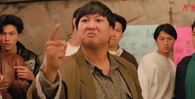 洪金宝的两个徒弟有多厉害?一个是一线巨星,另一个在家躺着数钱