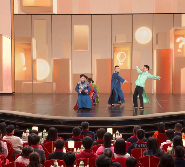 相声|相声《导演的心事》剧场版曝光,和春晚不一样,网友纷纷点赞