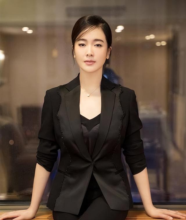 “风流成性”的左小青出道以来绯闻不断,如今仍然靠身材吸睛!