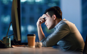 妻子嫁给我后，打掉孩子诬陷我家暴她，又污蔑我职务犯罪，而她做这一切，竟是因为我当年参加了高考……