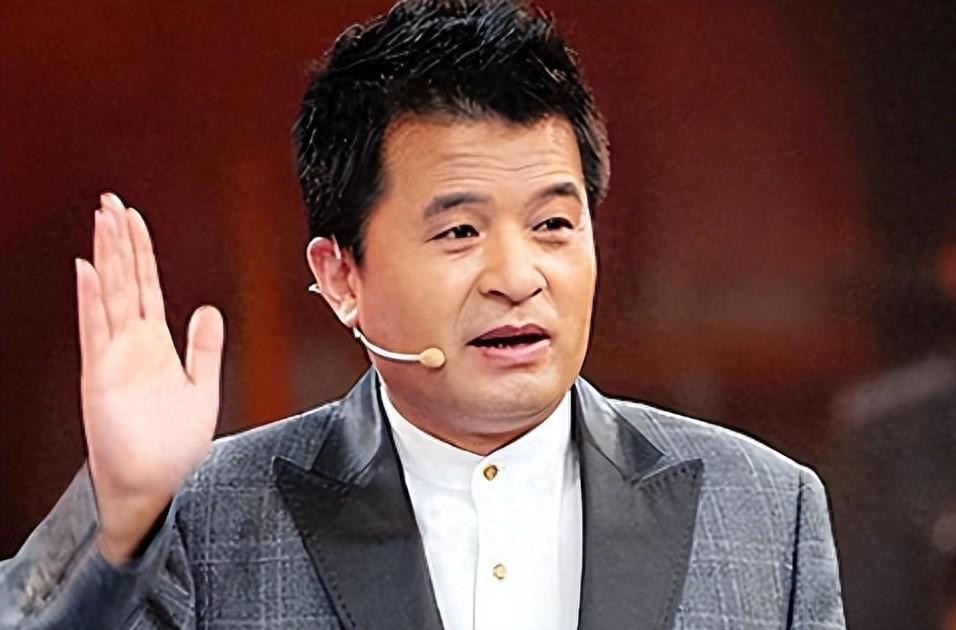 被批“不男不女”的毕凌，把父亲毕福剑所剩无几的体面，撕得稀碎