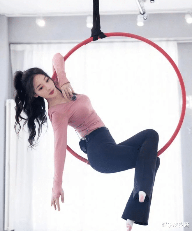 43岁柳岩一直单身是有原因的,4点择偶标准,李雪琴都被难住了