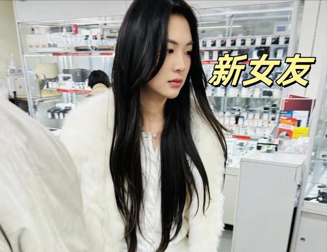 疑王思聪新女友身份被扒,三周前才满20岁,私密照泄露引热议!