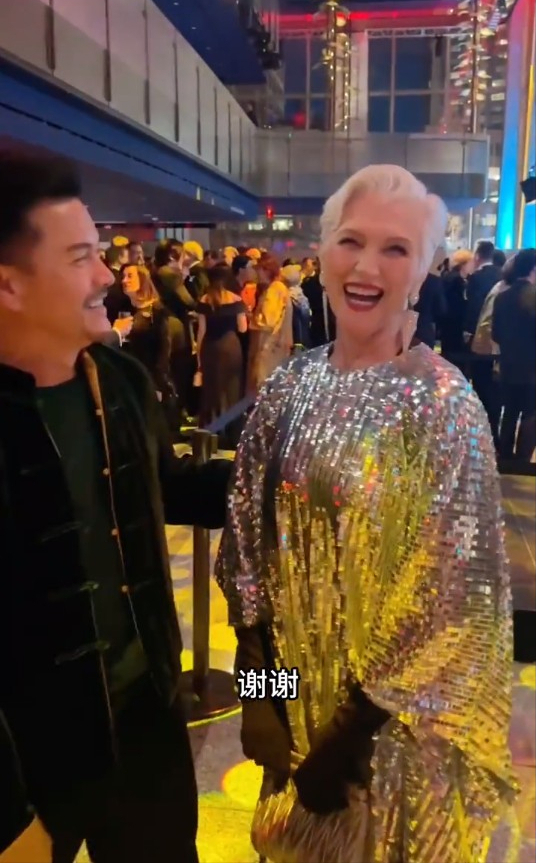 68岁吕良伟赴美与马斯克母亲见面!以流利英语哄得对方心花怒放