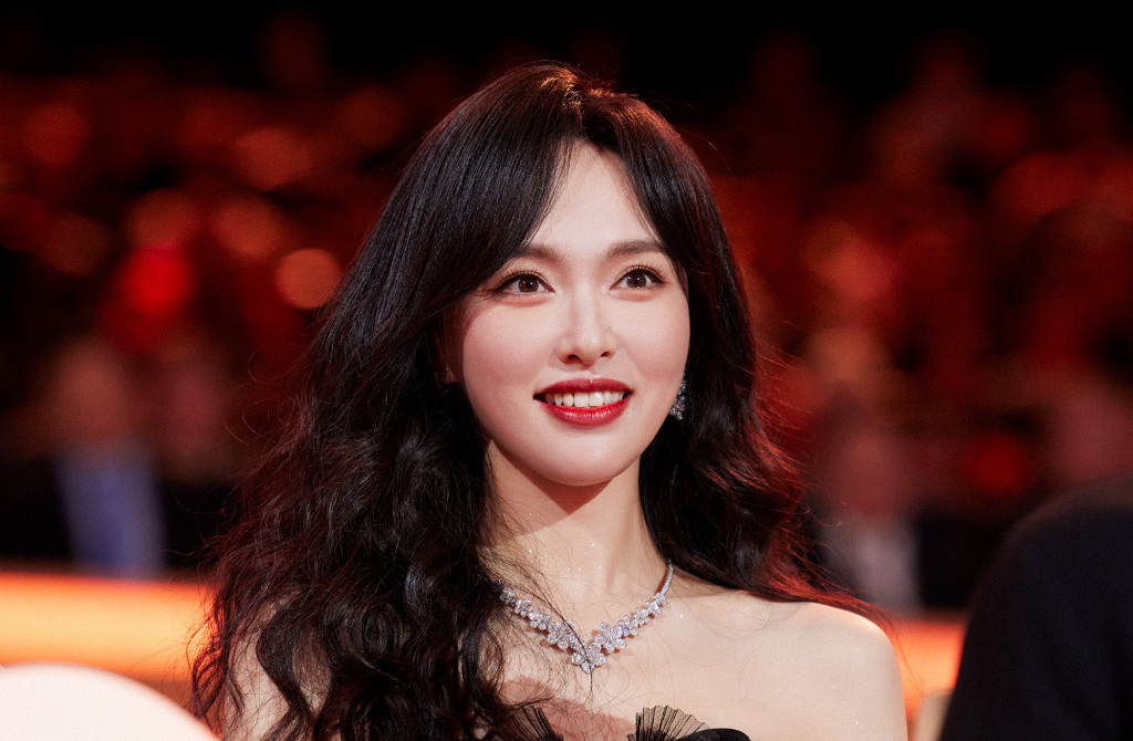 私信邀唐嫣吃巴黎麻辣烫 现身餐厅画面流出