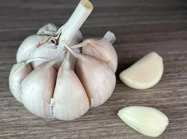 遇到这4种大蒜，最好不要买！现在才知道，看完告诉家里人！