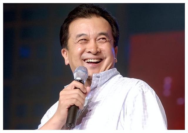 上午撤职下午就被带走，曾经的八一电影厂长黄宏，如今过得怎样？