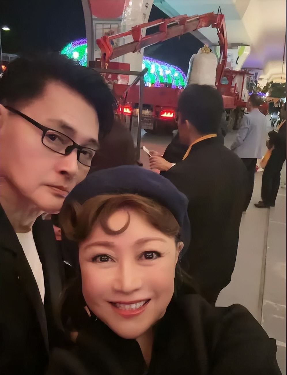 69岁知名港星顾冠忠定居广东！房子太小不见厕所，用塑料袋装铺盖