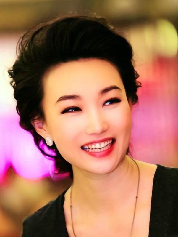 当着全国人民的面“弄虚作假”20年！央视门面李梓萌怎么做到的？