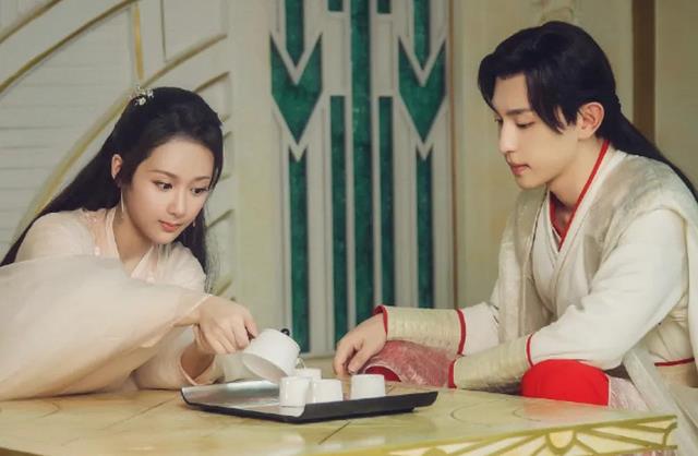 32岁邓伦近况曝光！以模特身份上杂志，卖了240万试水成功