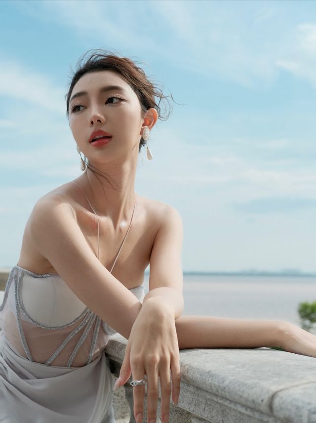 PB-李紫婷:当性张力遇上绝美颜值,是怎样一种撩人风暴?