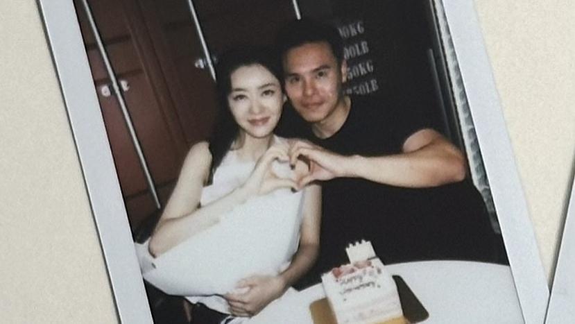 熊黛林庆祝结婚8周年纪念日，和老公郭可颂甜蜜撒狗粮，尽显恩爱