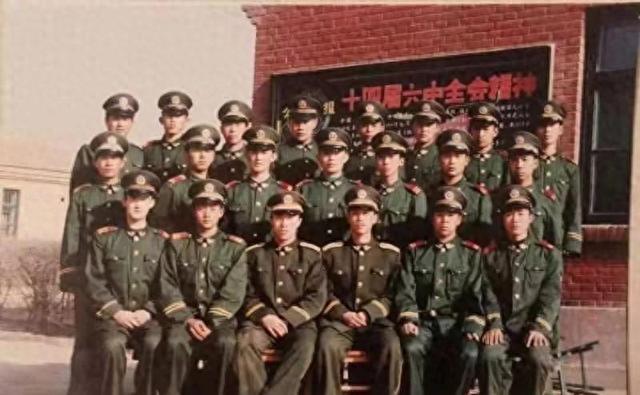 手下的小兵已是副局长，我营级转业去找他，他说：你来我手底下吧