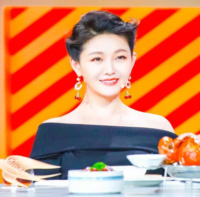 大S|台媒曝：大s具俊晔参加的综艺节目即将播出，网友：大s要复出？