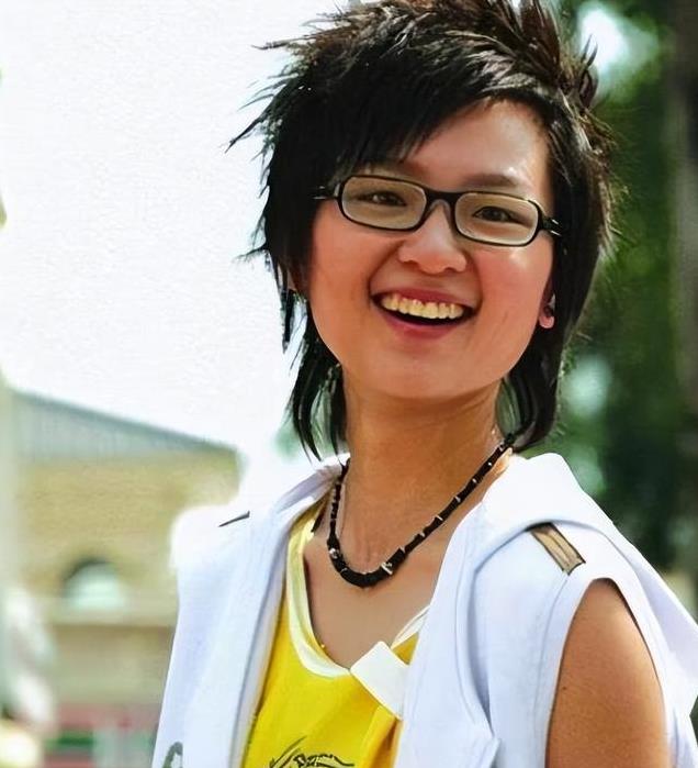 同样是超女出道，把周笔畅和李宇春放在一起对比，差距就出来了！